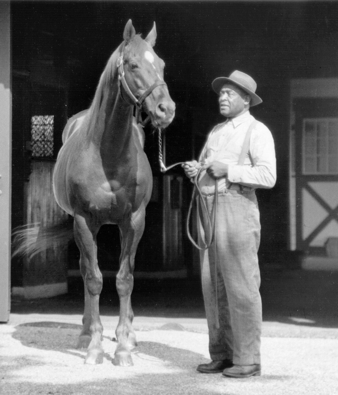 Man O War Photo Horse Racing Picture Barn Shot Will Harbut