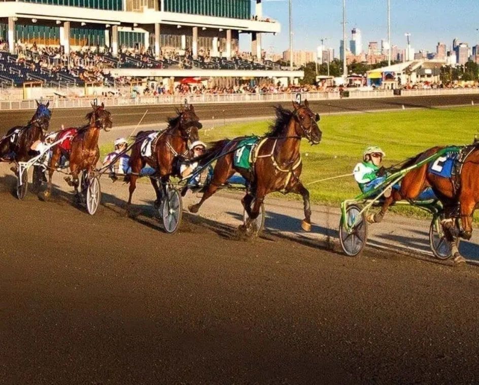 Meadowlands Racetrack Keychain Horse Racing Picture New Jersey Race Course