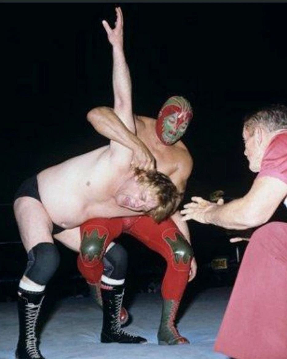 Mil Mascaras Photo Wrestling Picture Wwf Leg Lock