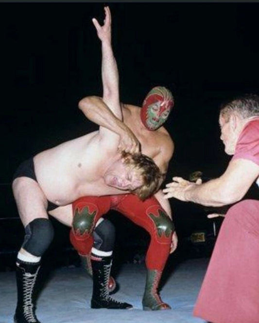 Mil Mascaras Photo Wrestling Picture Wwf Leg Lock
