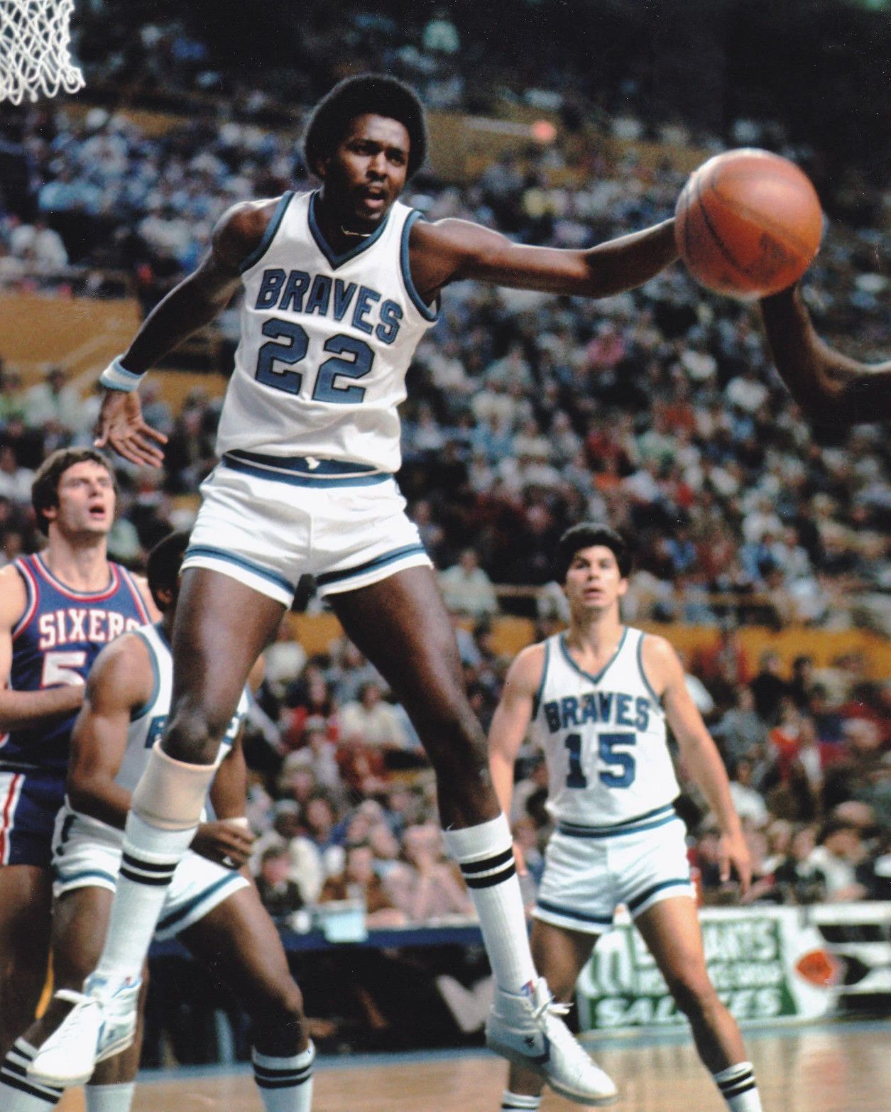 Moses Malone & Ernie Digregorio Photo Buffalo Braves Basketball Nba
