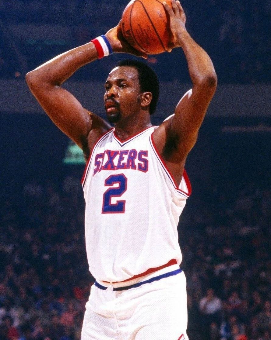 Moses Malone Photo Philadelphia 76Ers Sixers Basketball Nba Looking Pass