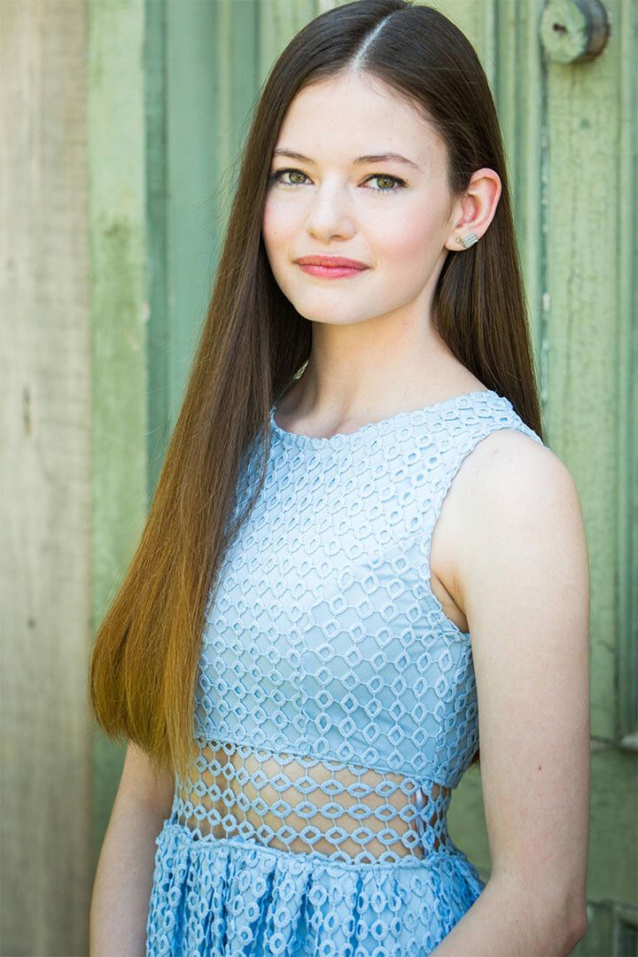 Mackenzie Foy American Child Model And Actor Wall Art Home Decor Poster