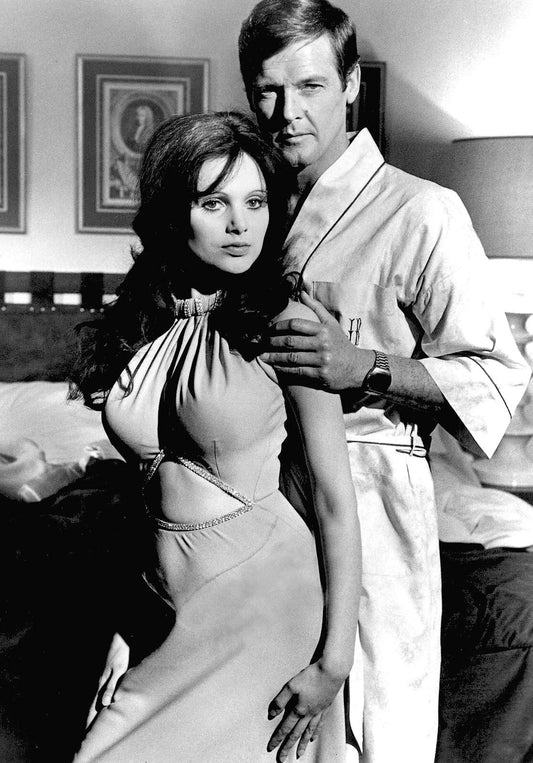 Madeline Smith & Roger Moore In Live & Let Die Bond Movie Photo Picture