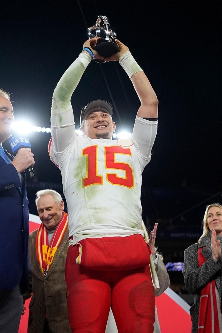 Mahomes Lifting Trophy Kansas Playoff Conference Champions Game Keychain