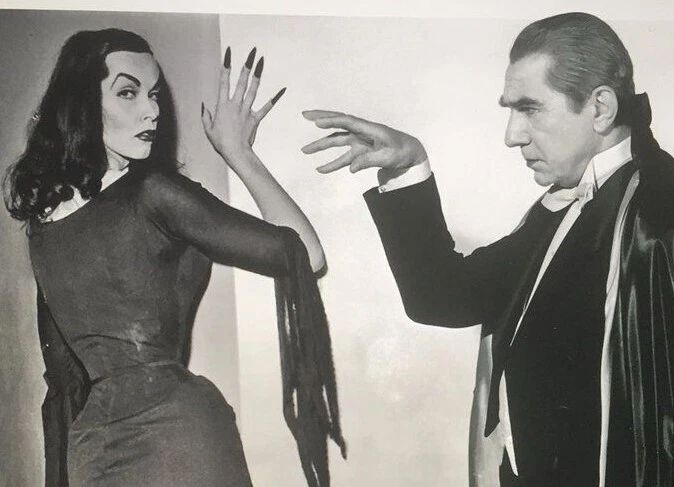 Maila Nurmi & Bela Lugosi As Dracula & Vampira Print 300 Piece Jigsaw Puzzle