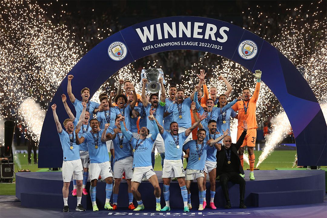 Manchester Champions League Winners Raising Cup Keychain