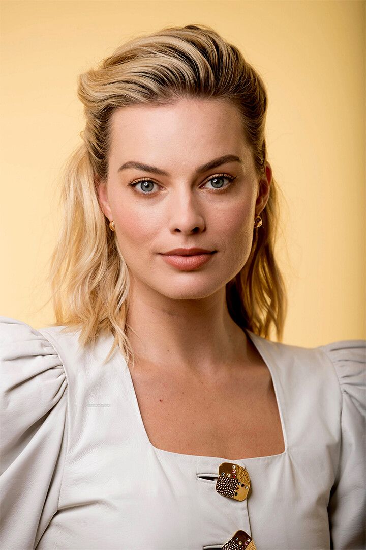 Margot Robbie Celebrity Beauty Actress Producer Wall Art Home Poster