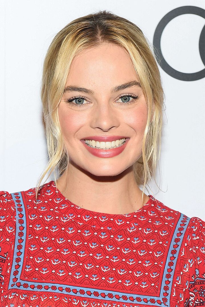 Margot Robbie Celebrity Movie Actress Producer Wall Art Home Dec Poster
