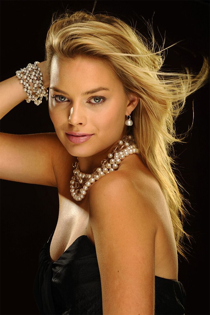 Margot Robbie Celebrity Tv Series Actor Producer Wall Art Home Poster
