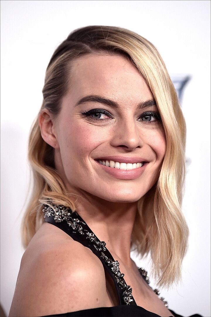 Margot Robbie Movie Actress Artist Star Keychain
