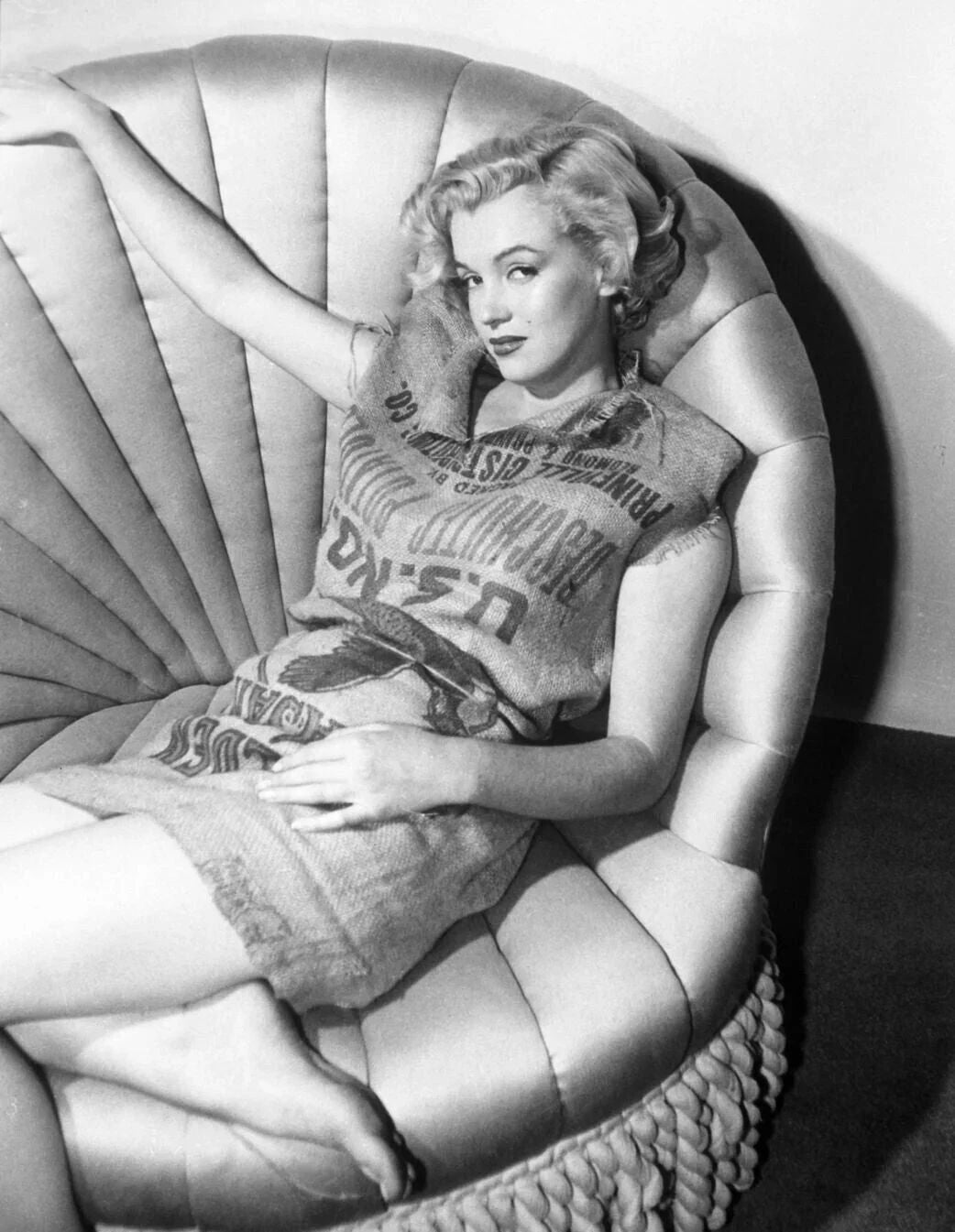Marilyn Monroe Wearing A Potato Sack Dress Classic Retro Picture Photo 8.5 X11