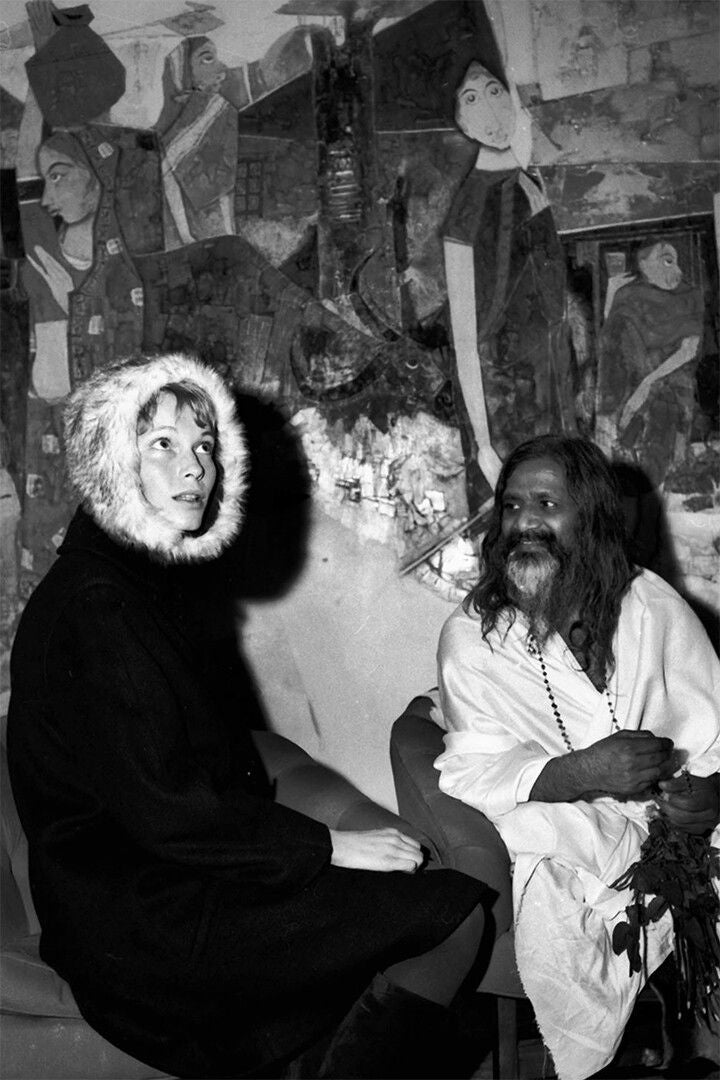 Mia Farrow Greeting Maharishi Mahesh Yogi Print Jigsaw Puzzle