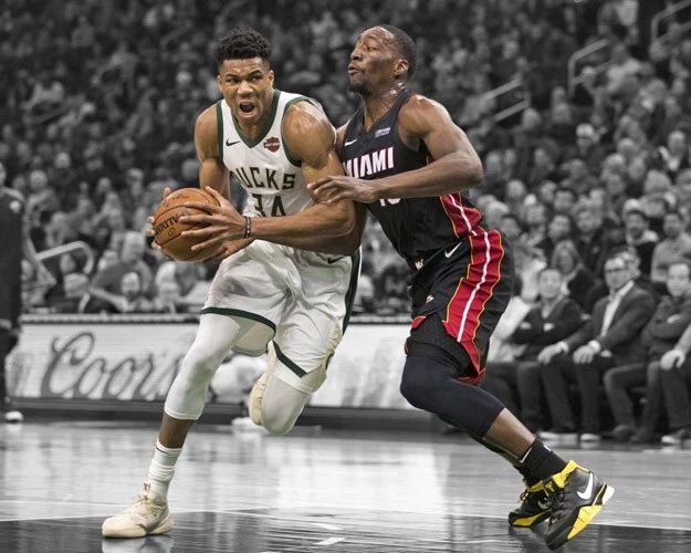 Milwaukee Bucks Giannis Antetokounmpo Glossy Magnet Spotlight Print