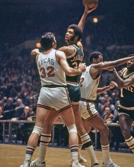 Milwaukee Bucks Kareem Abdul Jabbar Vs Ny Knicks Jerry Lucas Keychain Keychain