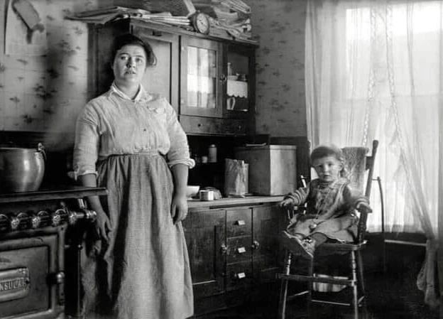 Mother & Child In The Kitchen Everyday Life 1910 Retro Picture Photo