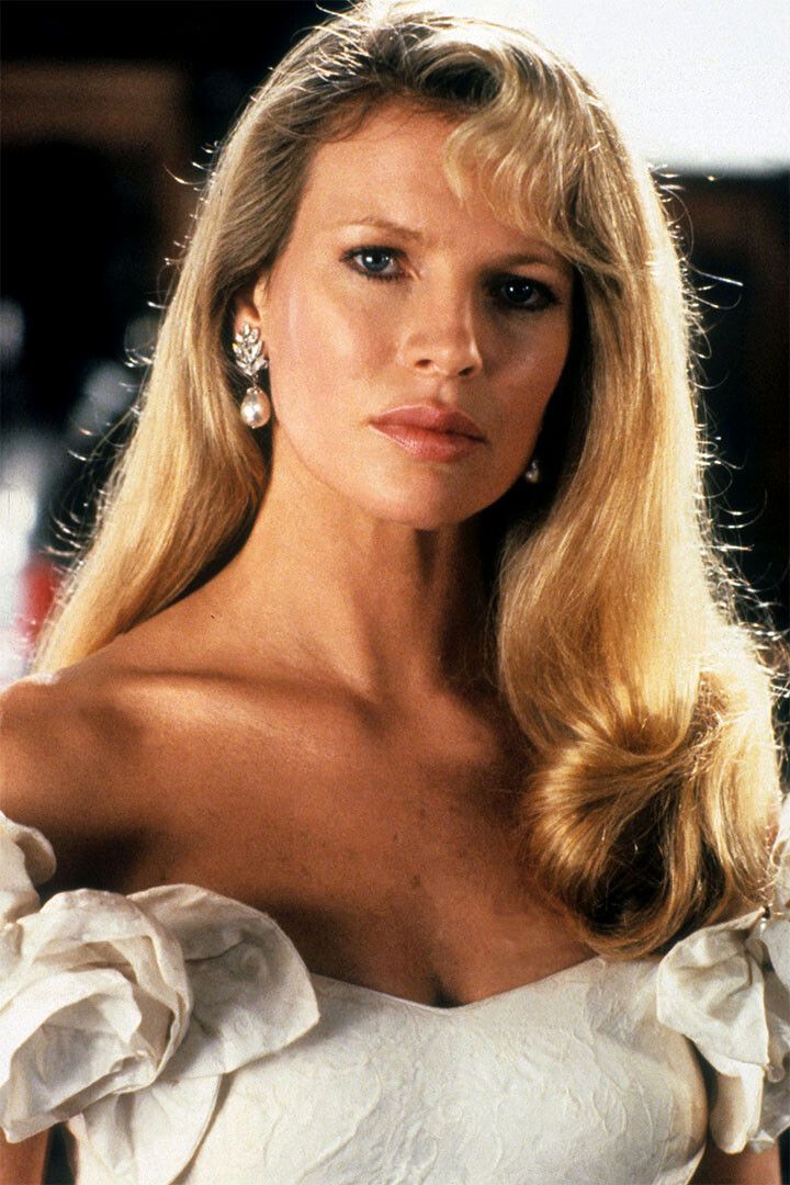 Movie Actress Kim Basinger Posed Beautiful Actor Jigsaw Puzzle