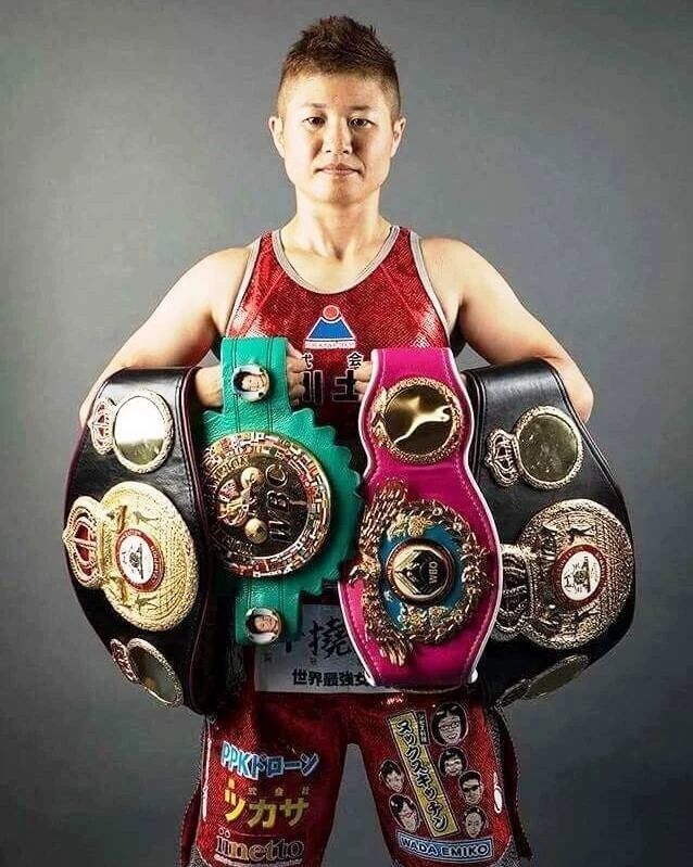 Naoko Fujioka Photo Boxing Picture Holding Belts 300 Piece Jigsaw Puzzle