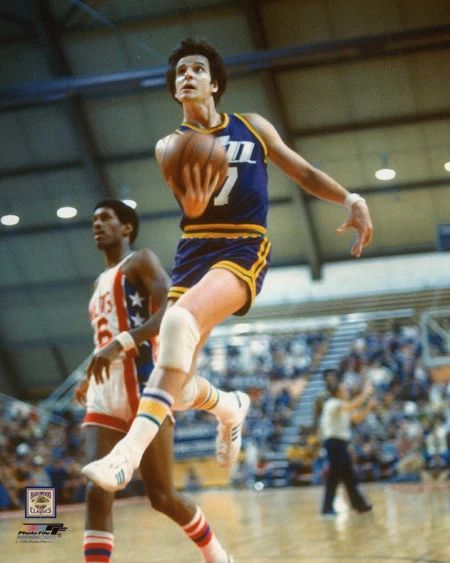 New Orleans Jazz Pete Maravich 'Pistol Pete' Glossy Basketball Keychain Keychain 1