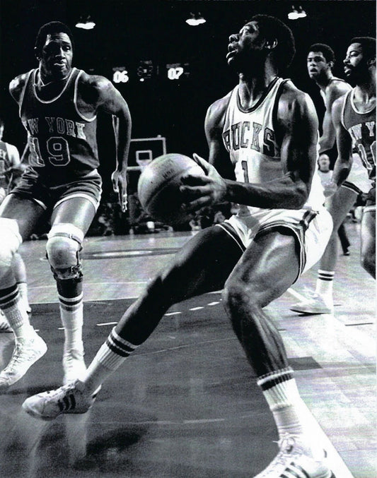 Oscar Robertson Photo Milwaukee Bucks Basketball Nba Willis Reed Ny Knicks