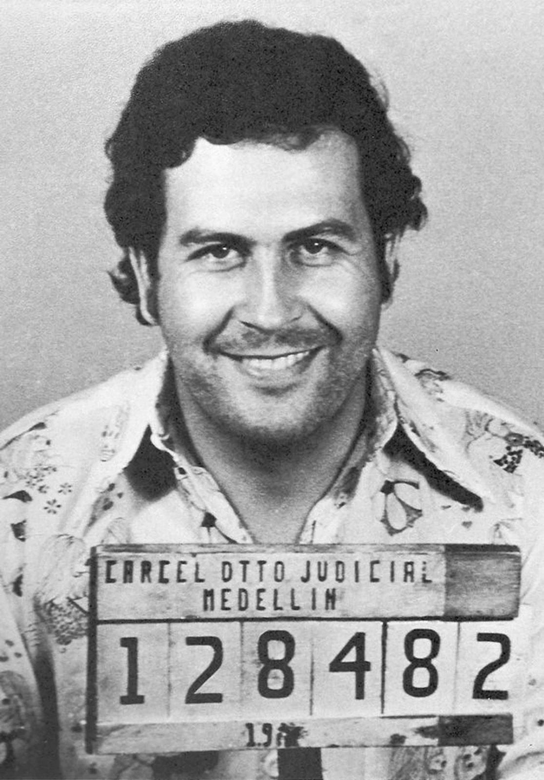 Pablo Escobar Mug Shot Organized Crime Colombian Drug Lord 300 PCS Jigsaw Puzzle