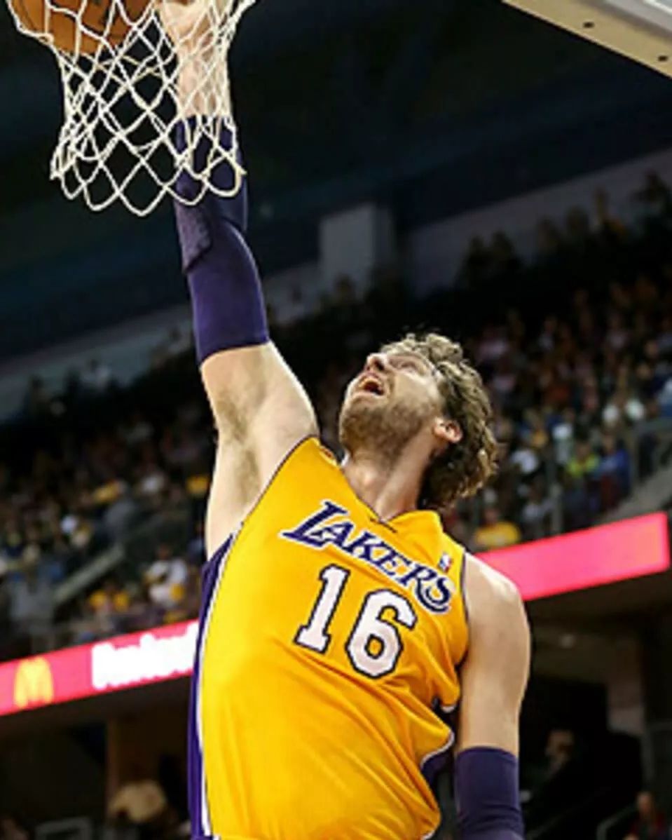 Pau Gasol Los Angeles Lakers La Basketball Nba Dunk 300 Piece Jigsaw Puzzle