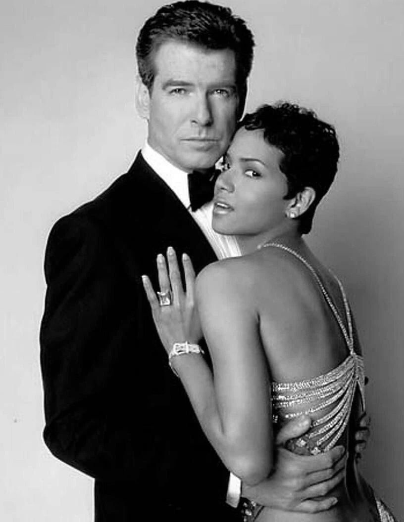 Pierce Brosnan Halle Berry In Die Another Day Movie Photo Print 6X8