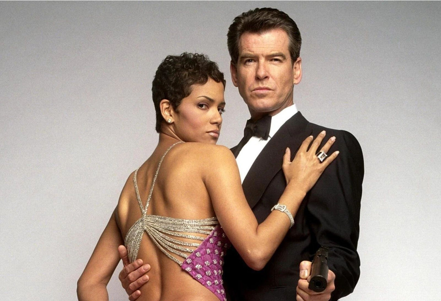 Pierce Brosnan & Halle Berry In Die Another Day Publicity Photo Print 6X8