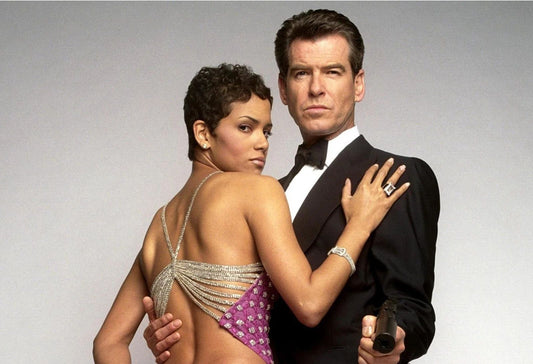 Pierce Brosnan & Halle Berry In Die Another Day Publicity Photo Print 6X8