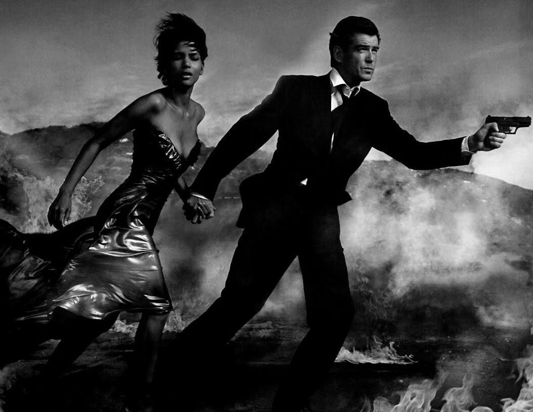 Pierce Brosnan Halle Berry In Die Another Day Spy Movie 300 PCS Jigsaw Puzzle