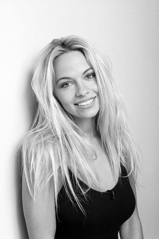 Pamela Anderson Sexy Model Writer Painting Jigsaw Puzzle