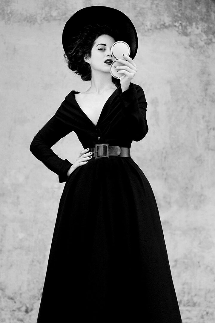 Perfume Woman Vintage Print Canvas Jigsaw Puzzle