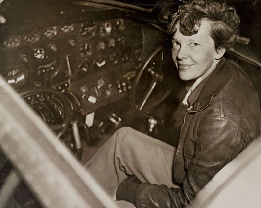 Pilot Amelia Earhart In Cockpit Old Photo Picture Poster Print Aviation Electra