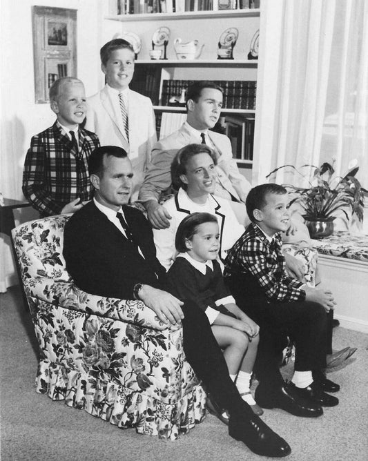 President George W Bush Barbara Bush Posing For Family Poster Photo