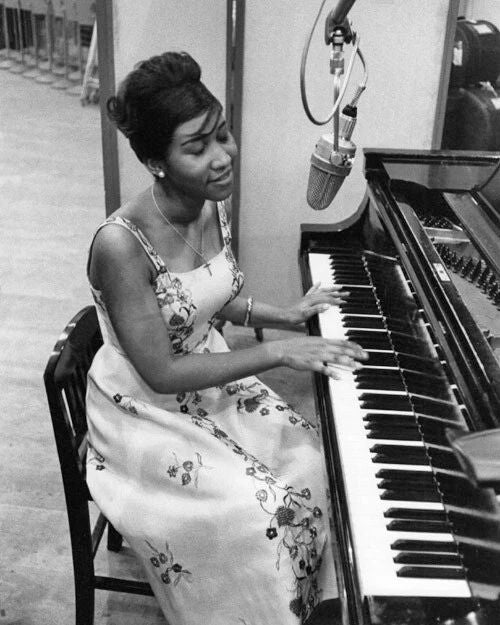 Queen Of Soul' Singer Aretha Franklin Glossy Photo Music Print Poster