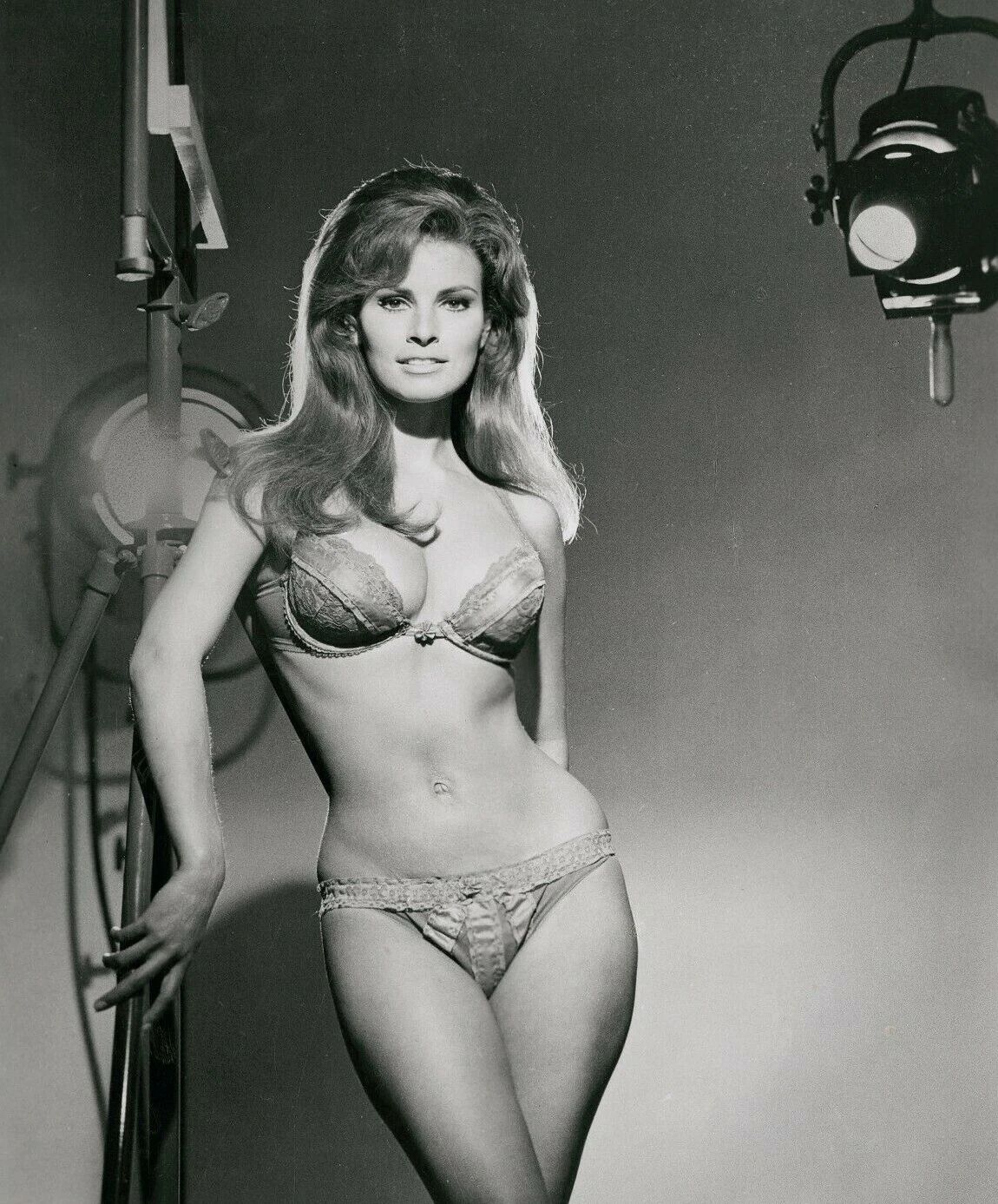 Raquel Welch 1960S Sex Symbol Actress Model On Set Picture Photo