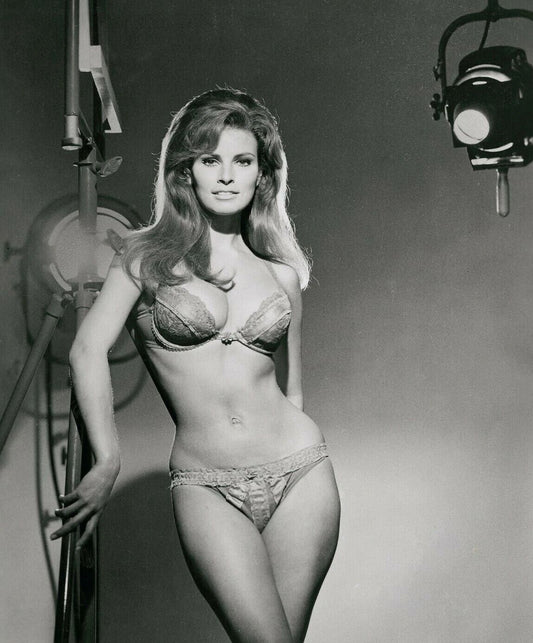 Raquel Welch 1960S Sex Symbol Actress Model On Set Picture Photo