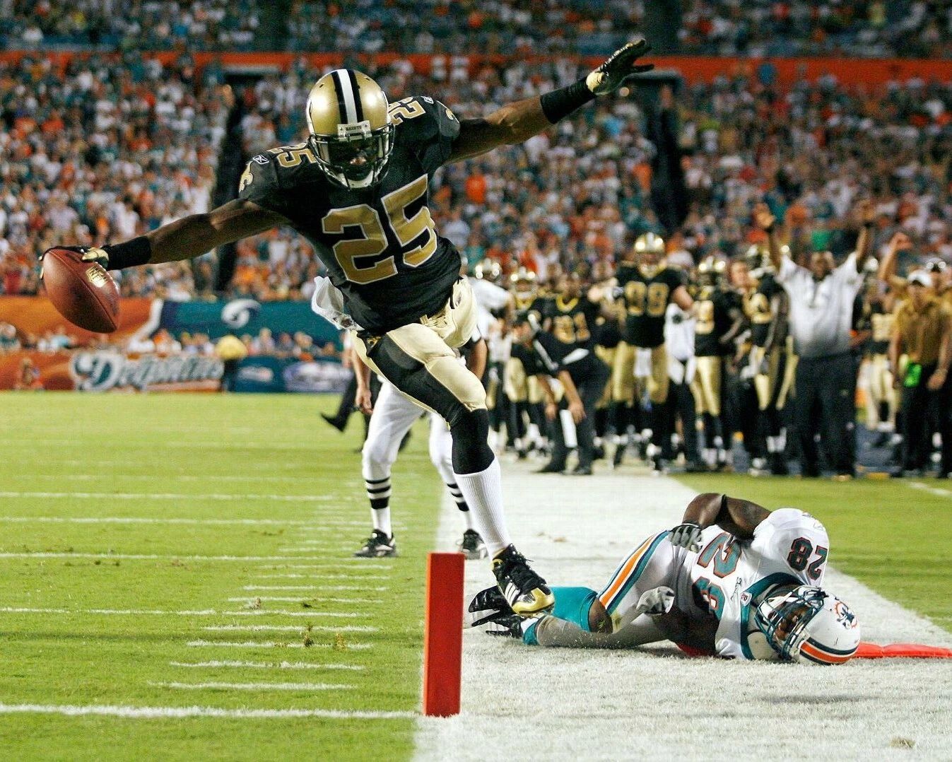 Reggie Bush Photo New Orleans Saints Picture Nfl Football Vs Dolphins