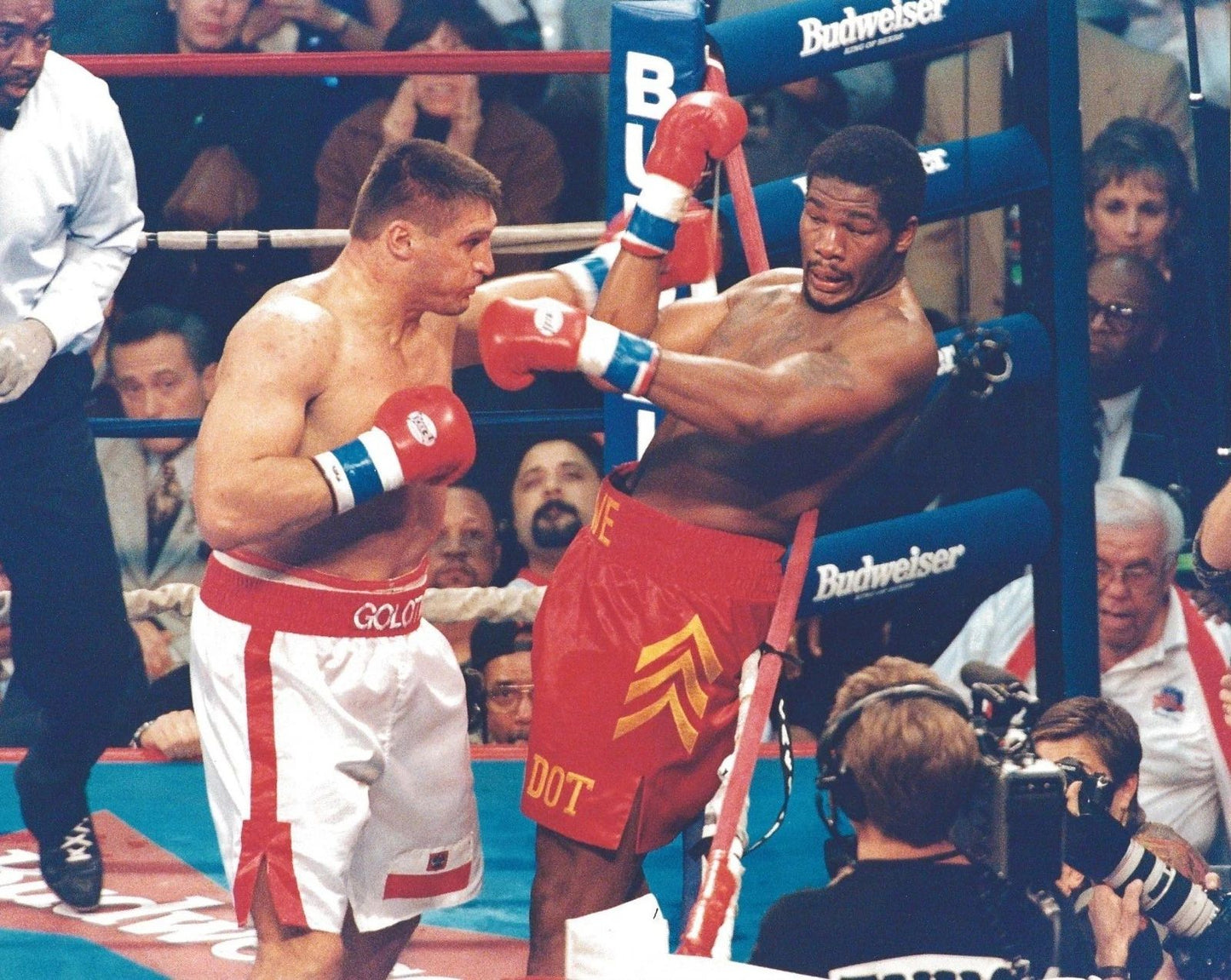 Riddick Bowe Vs Andrew Golota Photo Boxing Picture Bowe On Ropes