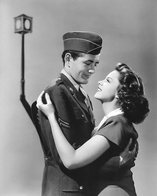 Robert Walker & Judy Garland In 1945 Film The Clock Picture Photo