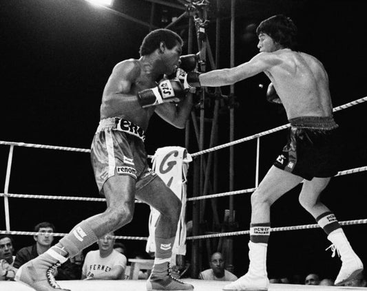 Rodrigo Valdez Vs Carlos Monson Boxing Magnet Picture