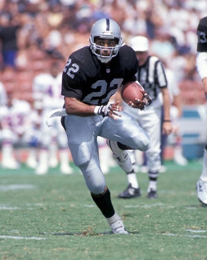 Roger Craig Photo Oakland La Los Angeles Raiders Nfl Football With Ball
