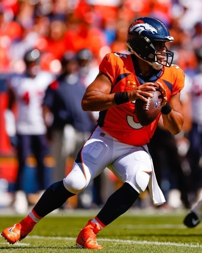 Russell Wilson Photo Denver Broncos Picture Nfl Football 300 Piece Jigsaw Puzzle