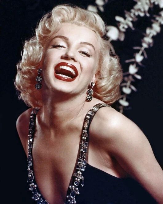 Red Dress Actress, Model Marilyn Monroe Glossy , Or Magnet Magnet