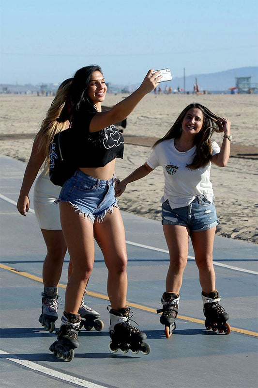 Rollerblade Bareass Sexy Females Painting Jigsaw Puzzle