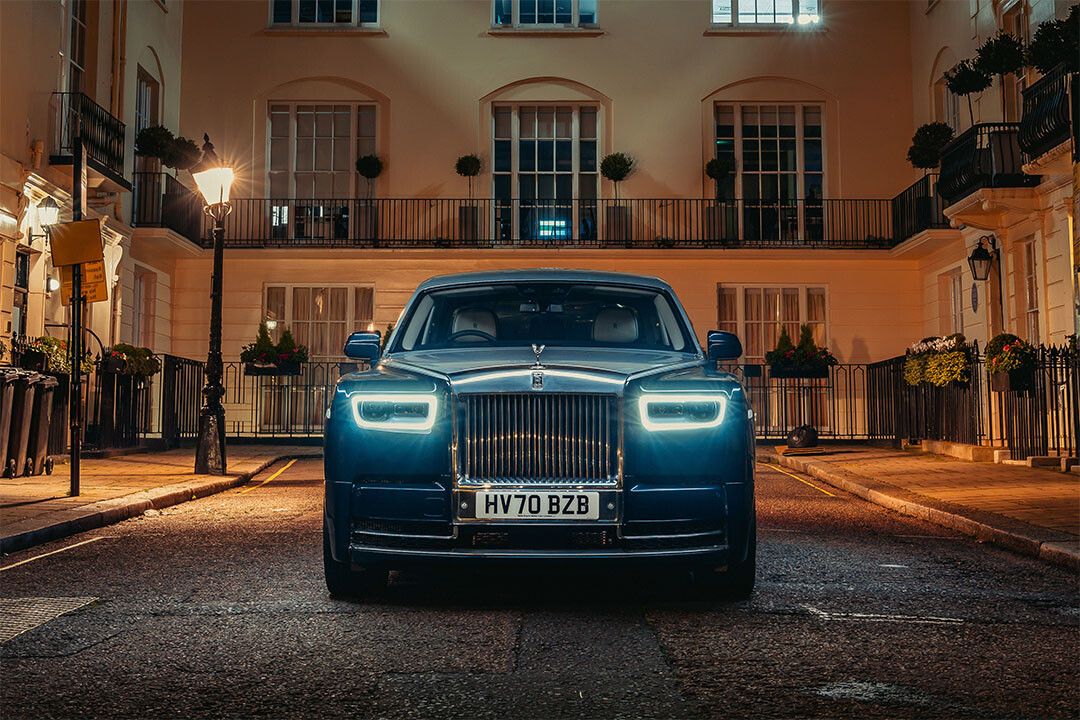 Rollsroyce Phantom Extended Front View At Night Wall Decor Jigsaw Puzzle