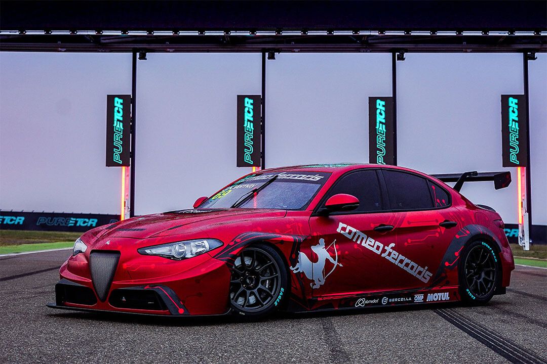 Romeo Ferraris Giulia Etcr Racing Car Sport Wall Indoor Decor Jigsaw Puzzle