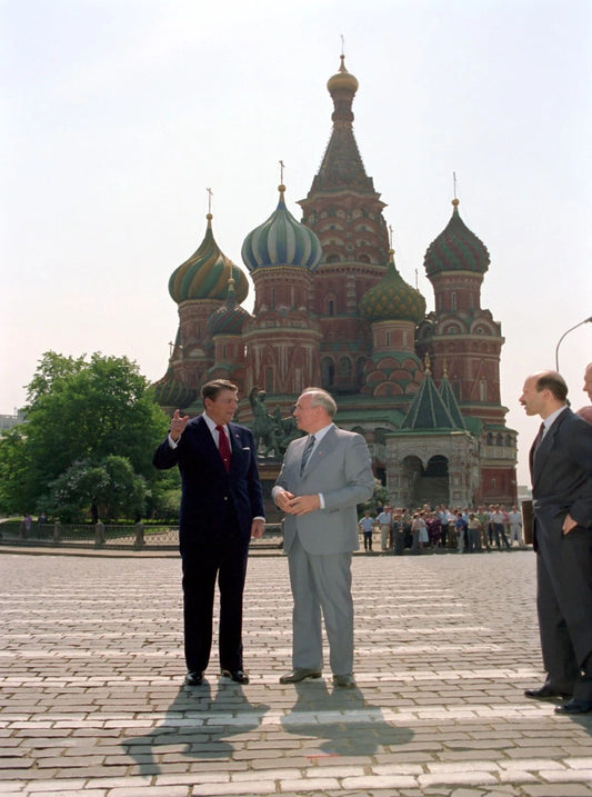 Ronald Reagan & Gorbachev At Saint Basil'S Cathedral Moscow Picture Keychain Print