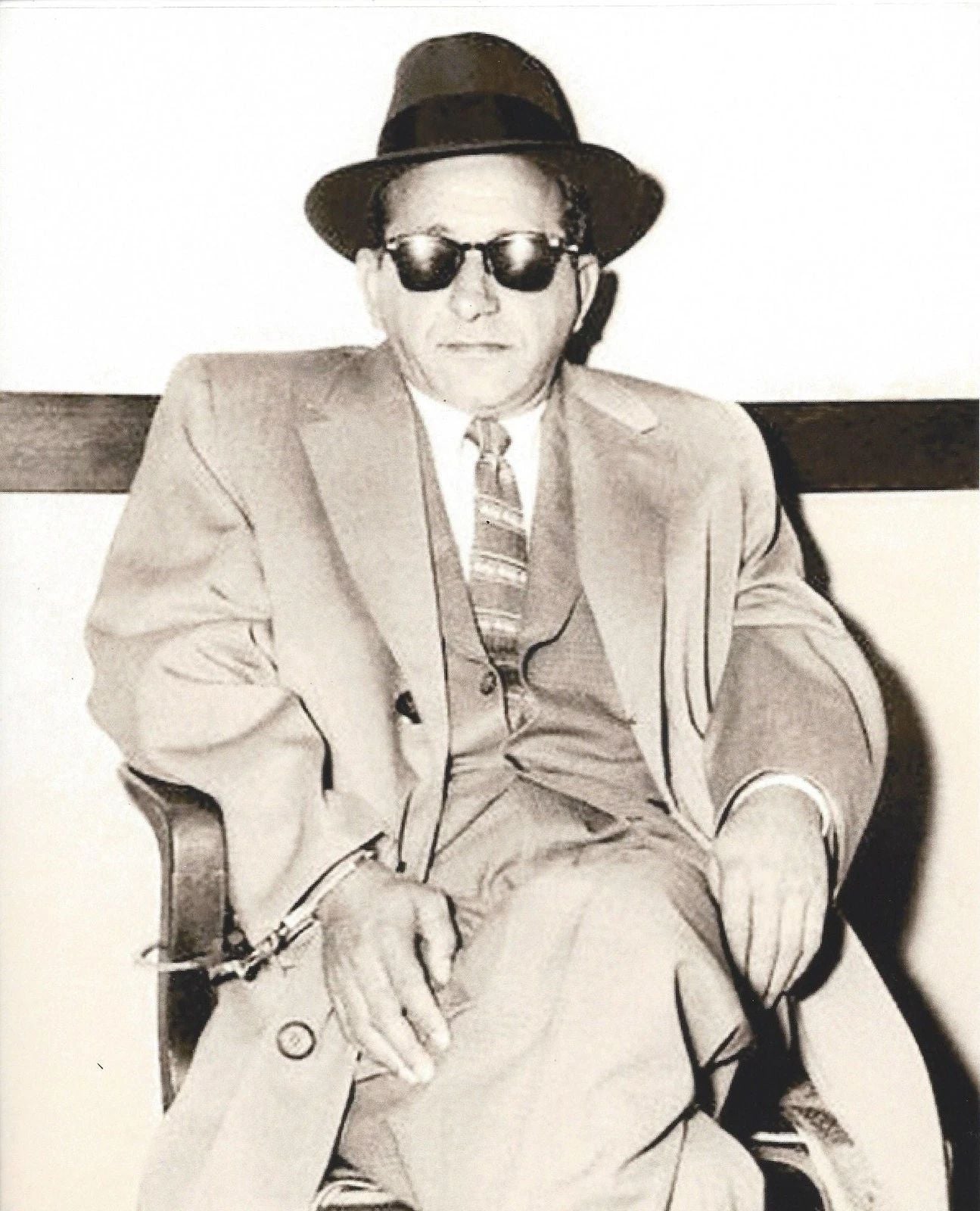 Sam Giancana In Handcuffs Mafia Organized Crime Mobster Mob 300 PCS Jigsaw