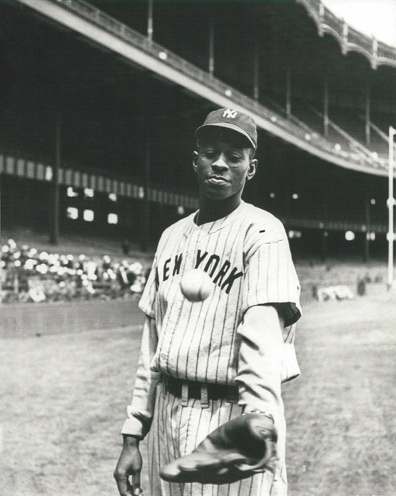 Satchel Paige Photo New York Black Yankees Ny Baseball Picture Warm Ups
